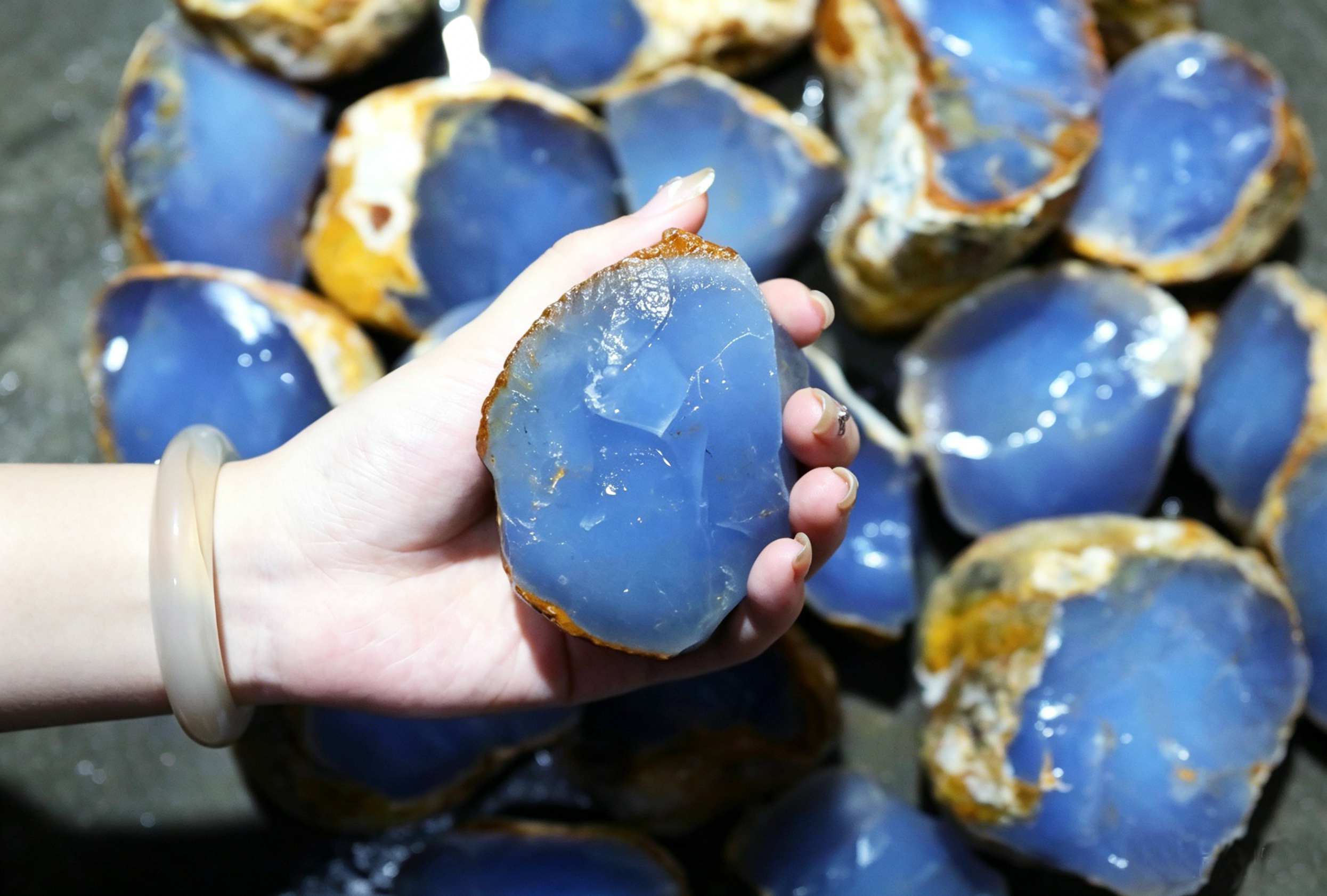 Carved Blue Chalcedony Is Gaining Attention in High-End Interior Design