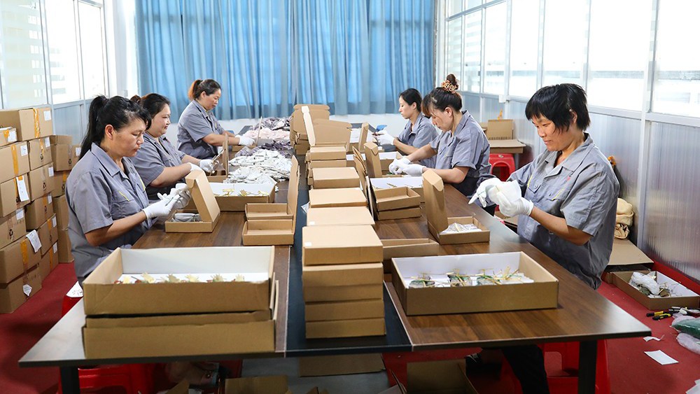 How to Verify Your Crystal Supplier: 5 Red Flags That Reveal a Trading Company vs. a Real Factory