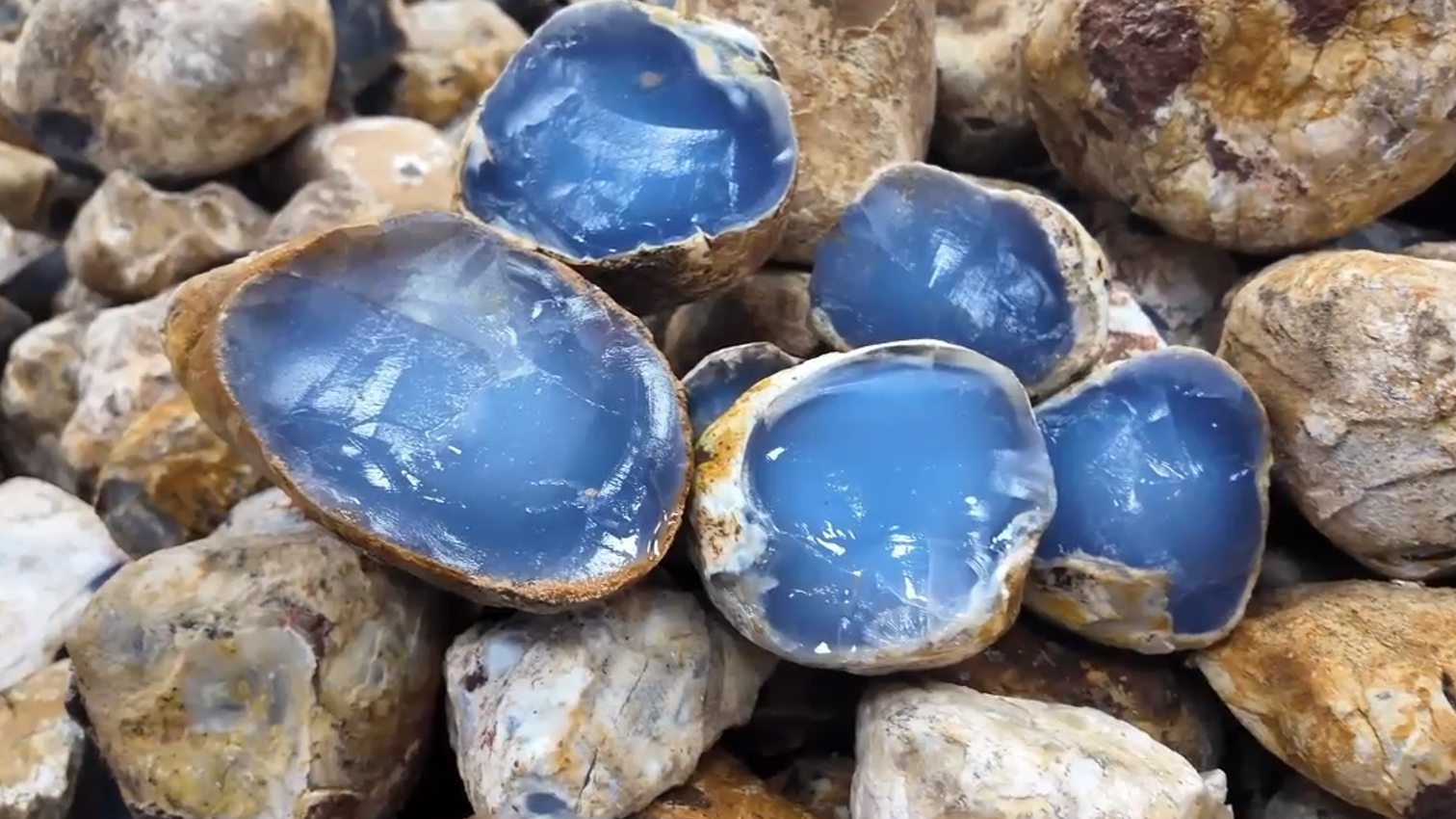 Blue Chalcedony in Interior Design: 5 High-End Use Cases